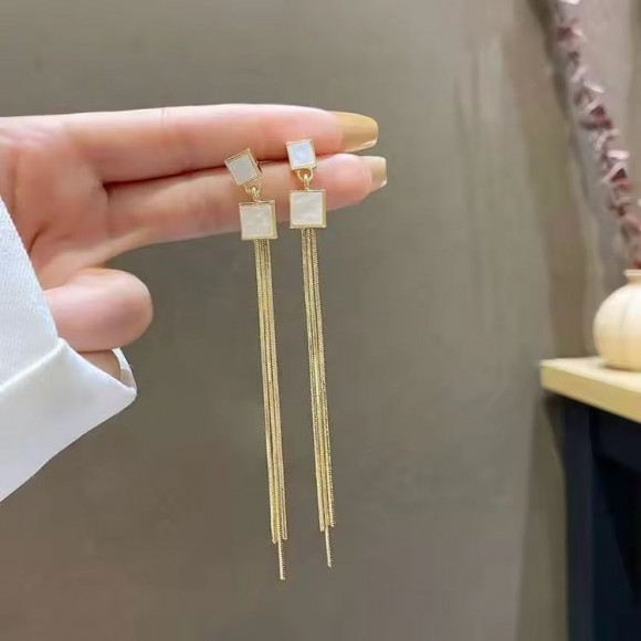 Золотистые серьги-цепочки с кубами J10421CJJ