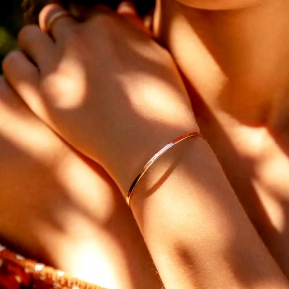 Браслет жесткий лаконичный золотистый YZ15508MSK