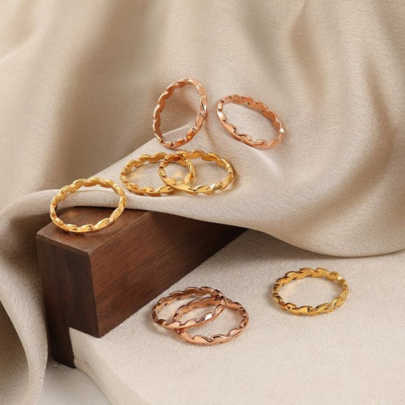 Тонкое кольцо-цепочка из мелких золотистых звеньев J11173CJJ