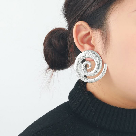 Крупные серебристые серьги-пусеты Спирали из ювелирного сплава 1J11668CJJ