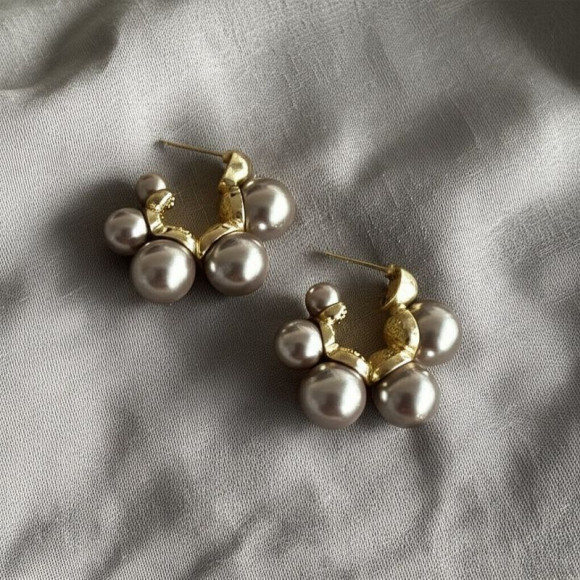 Серьги-кольца конго с пятью жемчужными бусинами цвета антрацит 1J11811CJJ