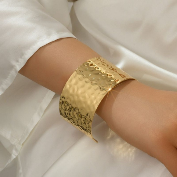 Браслет жесткий широкий с фактурой мятого золота 1J12202CJJ Браслет жесткий широкий с фактурой мятого золота 1J12202CJJ