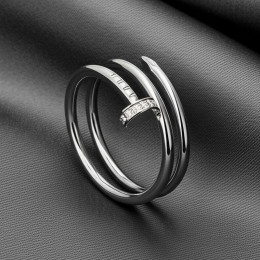 Кольцо в форме изогнутого гвоздя с фианитами 1J12062CJJ