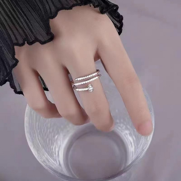 Кольцо в форме изогнутого гвоздя с инкрустацией 1J12062CJJ