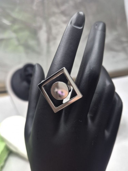 Геометрическое кольцо с подвесным диском в квадратной раме J11096CJJ