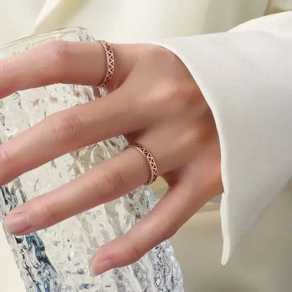 Кольцо стальное с напылением золотом сердца J10183CJJ