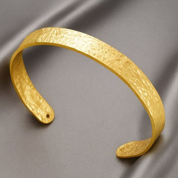 Браслет жесткий лаконичный с мелкозернистым напылением 1J12204CJJ