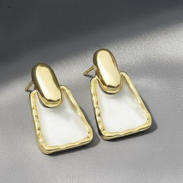 Стильные серьги-пусеты геометрические с перламутром 1J11823CJJ Стильные серьги-пусеты геометрические с перламутром 1J11823CJJ