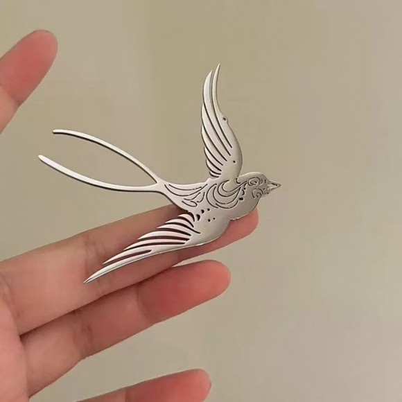 Стальная брошь ласточка J10074CJJ