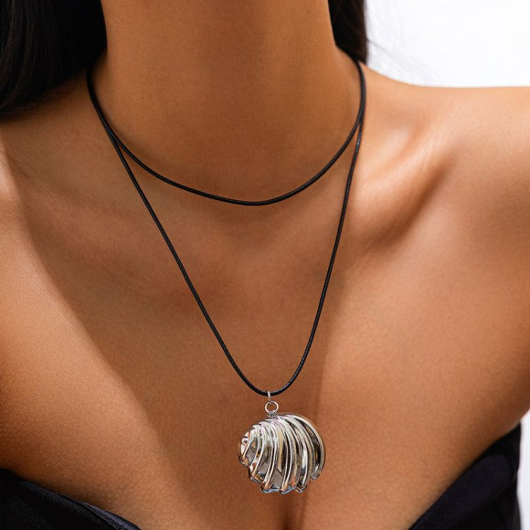 Длинная цепочка с массивным кулоном-ракушкой 1J11156CJJ Длинная цепочка с массивным кулоном-ракушкой 1J11156CJJ