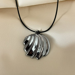 Длинная цепочка с массивным кулоном-ракушкой 1J11156CJJ