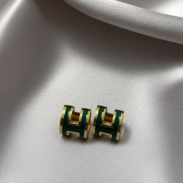 Серьги-гвоздики стальные с напылением золотом буква H J10219CJJ Серьги-гвоздики стальные с напылением золотом буква H J10219CJJ