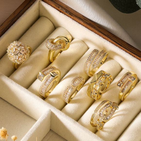 Кольцо ювелирный сплав с напылением золотом и фианитами J11511CJJ