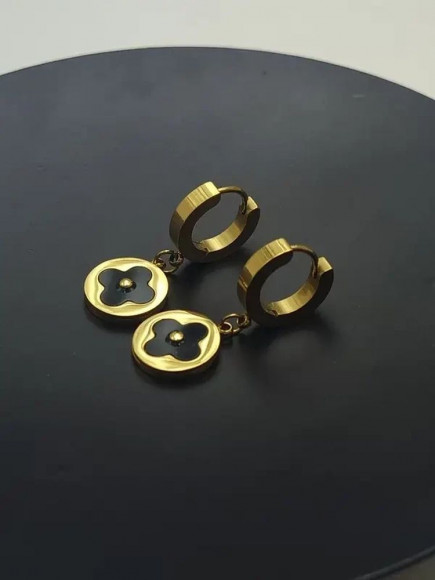 Серьги-гвоздики стальные с напылением золотом клевер J10207CJJ Серьги-гвоздики стальные с напылением золотом клевер J10207CJJ