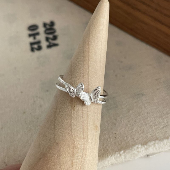 Кольцо с силуэтами бабочек и фианитами 1J11928CJJ