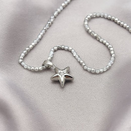 Серебристые бусы из бисера с кулоном-звездой J10725CJJ Серебристые бусы из бисера с кулоном-звездой J10725CJJ