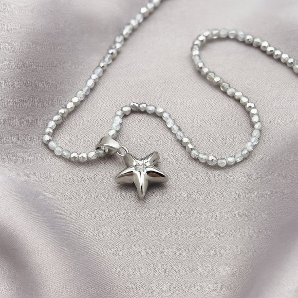 Серебристые бусы из бисера с кулоном-звездой J10725CJJ Серебристые бусы из бисера с кулоном-звездой J10725CJJ