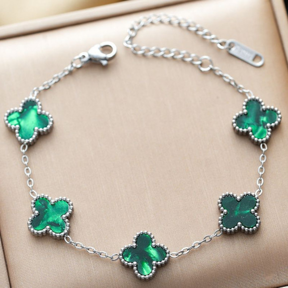 Браслет с изумрудными вставками клевера на серебристой цепи 1J12155CJJ Браслет с изумрудными вставками клевера на серебристой цепи 1J12155CJJ