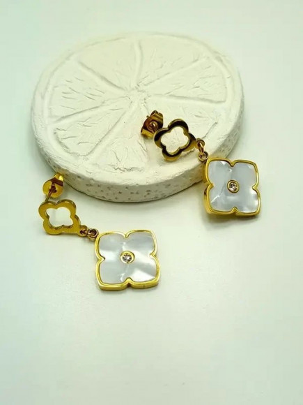 Висячие стальные серьги с белым перламутровым клевером J10225CJJ Висячие стальные серьги с белым перламутровым клевером J10225CJJ