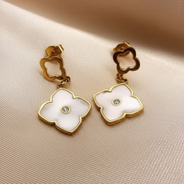 Серьги-гвоздики стальные с напылением золотом клевер J10225CJJ Серьги-гвоздики стальные с напылением золотом клевер J10225CJJ