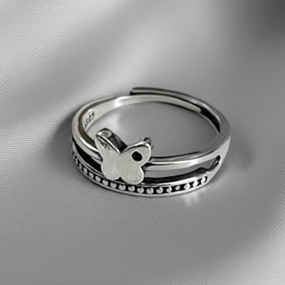 Кольцо разомкнутое с бабочкой в ажурном стиле 1J11931CJJ