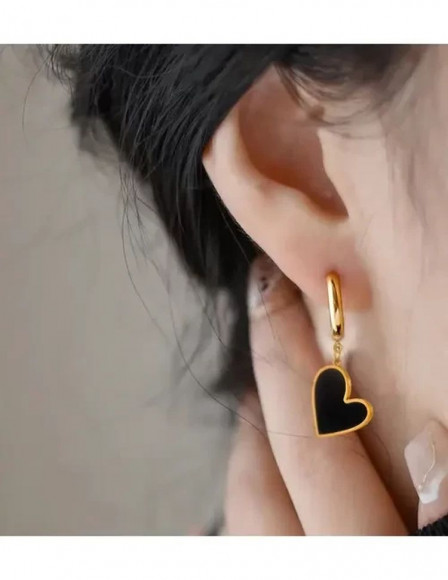 Стальные серьги с напылением золотом с черным кулоном в виде сердца J10001CJJ Стальные серьги с напылением золотом с черным кулоном в виде сердца J10001CJJ