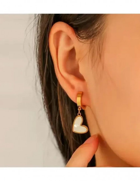 Стальные серьги с напылением золотом с черным кулоном в виде сердца J10001CJJ Стальные серьги с напылением золотом с черным кулоном в виде сердца J10001CJJ