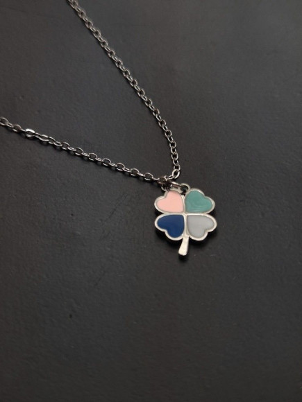 Цепочка с подвеской в форме клевера с четырехцветной эмалью J10570CJJ Цепочка с подвеской в форме клевера с четырехцветной эмалью J10570CJJ