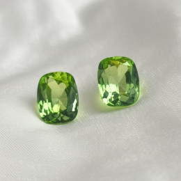 Вечерние серьги-пусеты с изумрудными кристаллами 1J11827CJJ Вечерние серьги-пусеты с изумрудными кристаллами 1J11827CJJ