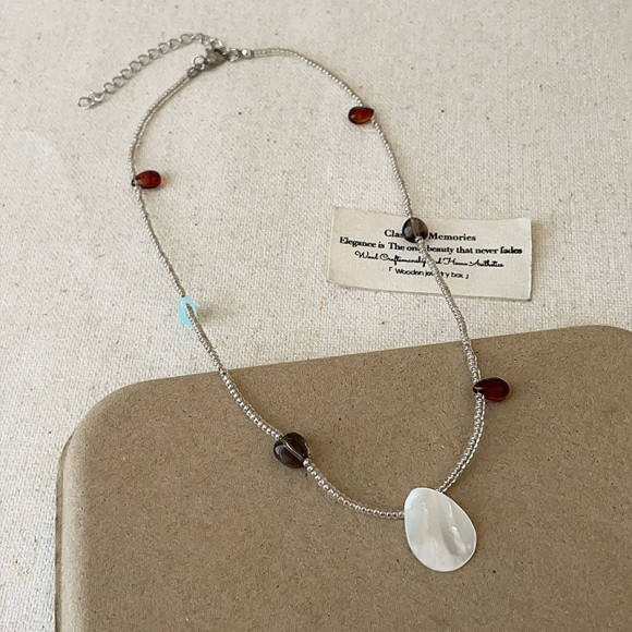 Колье из бисера с кулоном из раковины 1J11934CJJ Колье из бисера с кулоном из раковины 1J11934CJJ