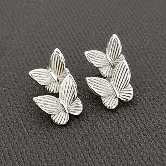 Миниатюрные серьги-пусеты серебристые бабочки 1J11830CJJ Миниатюрные серьги-пусеты серебристые бабочки 1J11830CJJ