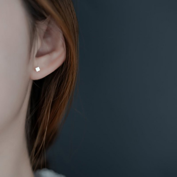 Серьги-гвоздики кубики 1J11693CJJ Серьги-гвоздики кубики 1J11693CJJ