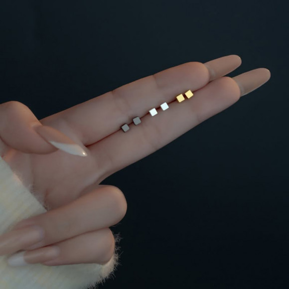 Серьги-гвоздики кубики 1J11693CJJ Серьги-гвоздики кубики 1J11693CJJ