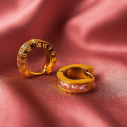 Золотистые серьги-кольца с белой эмалью и римским узором J10251CJJ