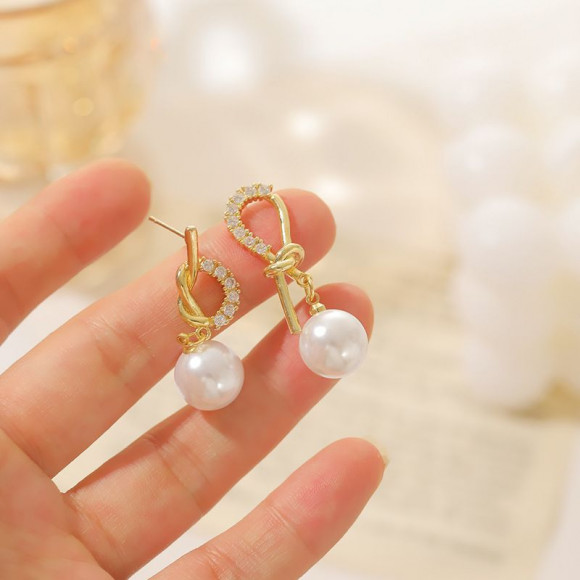 Золотистые серьги-узлы с крупным жемчугом 1J11939CJJ