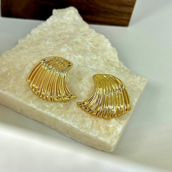 Золотистые серьги-пусеты Ракушки с фактурной поверхностью 1J11700CJJ