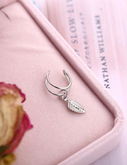 Серебристый кафф с подвеской-листом 2D67317MCK