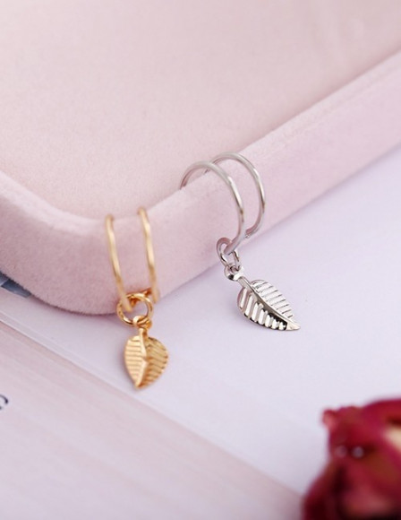 Серебристый кафф с подвеской-листом 2D67317MCK