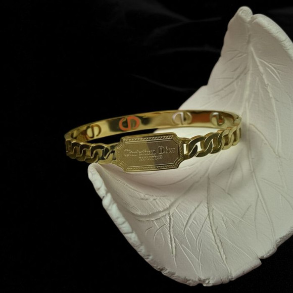 Браслет жесткий из стали с покрытием золотом J11470CJJ