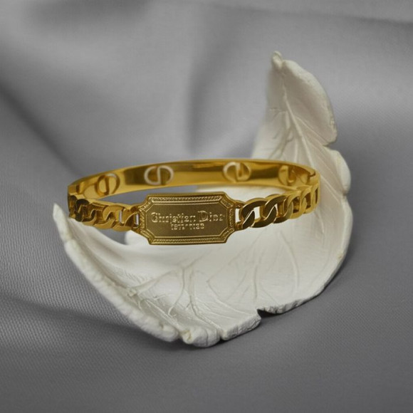 Браслет жесткий из стали с покрытием золотом J11470CJJ