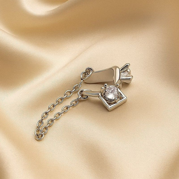 Серебристый кафф с цепочкой и кристаллами 1J11404CJJ Серебристый кафф с цепочкой и кристаллами 1J11404CJJ