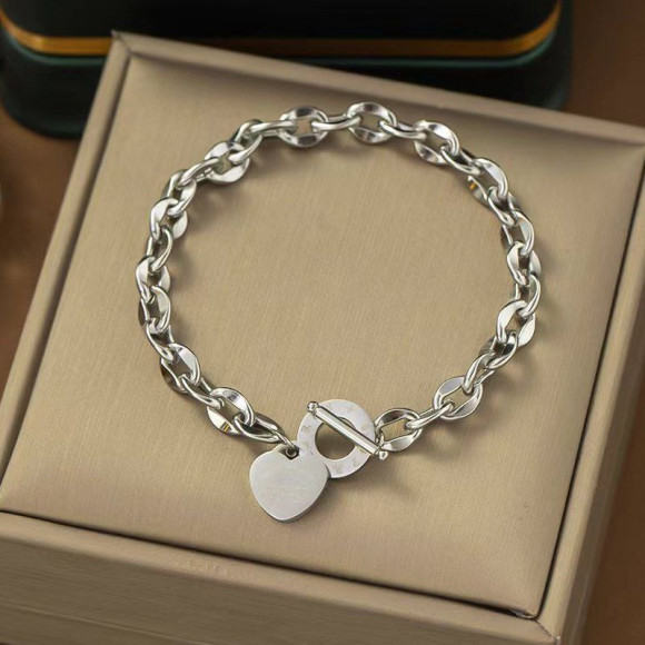 Браслет-цепочка с подвеской-сердцем и замком-тогл 1J12005CJJ Браслет-цепочка с подвеской-сердцем и замком-тогл 1J12005CJJ