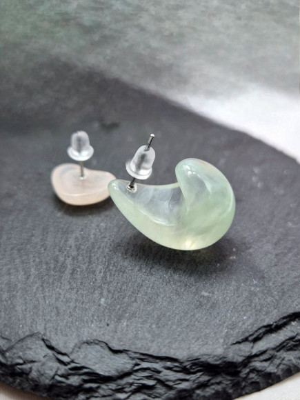 Набор акцентных акриловых серег пусет в форме капель и сердец J11380CJJ