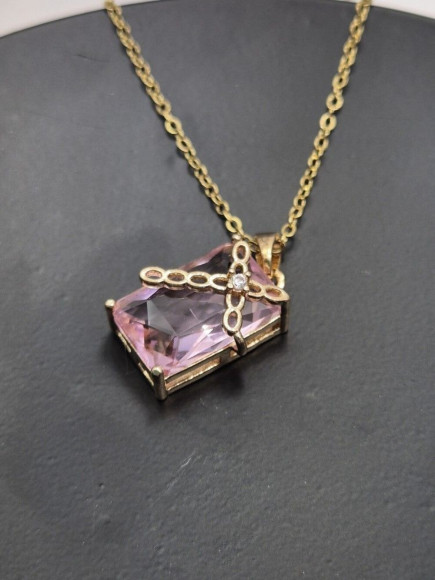 Золотистая цепочка с прямоугольным розовым кристаллом J10821CJJ