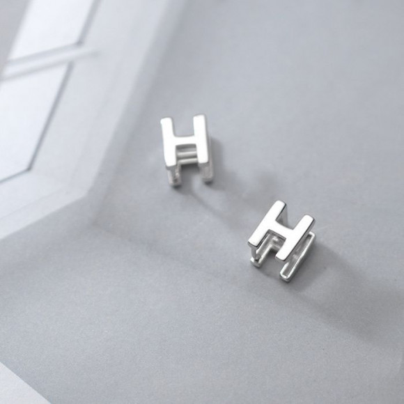 Серьги-гвоздики прямоугольные с геометрическим вырезом J10923CJJ Серьги-гвоздики прямоугольные с геометрическим вырезом J10923CJJ